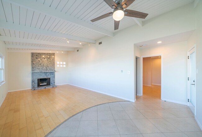 Building Photo - Warm & Inviting Manhattan Beach Rental Home!