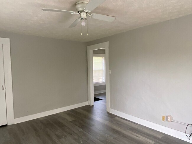 Building Photo - 2 Bedrooms, 1 Bathroom - Centre, AL Apartment