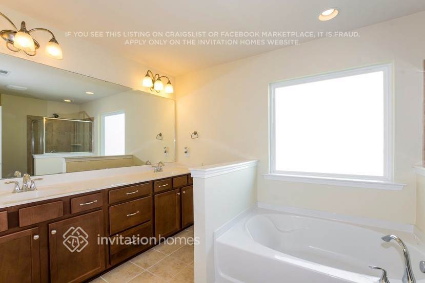 Building Photo - 6036 Thorburn Way