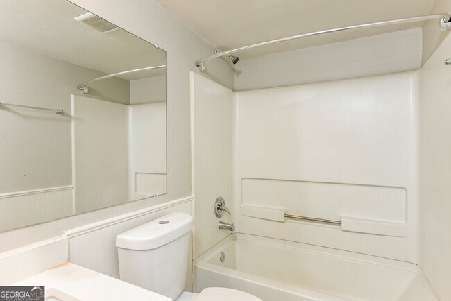 Building Photo - 1612 Picadilly Ct NE