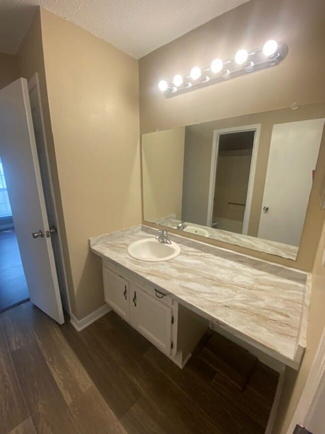 Building Photo - 6227 Crest Green Rd