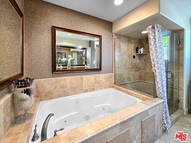 Building Photo - 10795 Wilshire Blvd