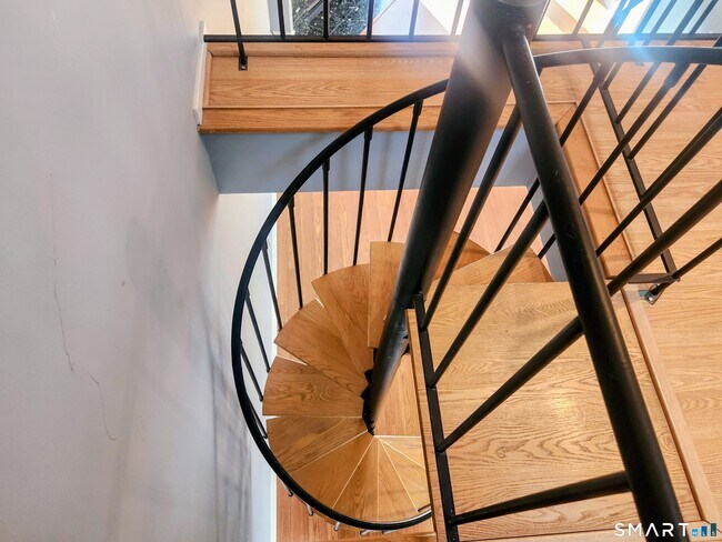 Building Photo - 15 Perry Ave