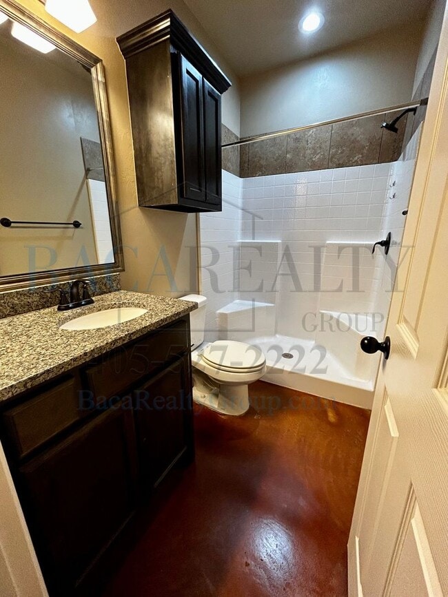 Building Photo - 3BR 2BA duplex with 2 car garage!!