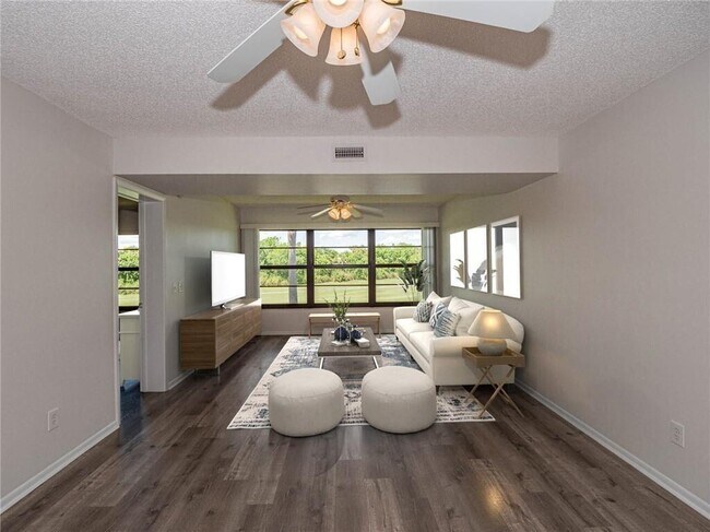 Building Photo - 28 Plantation Dr