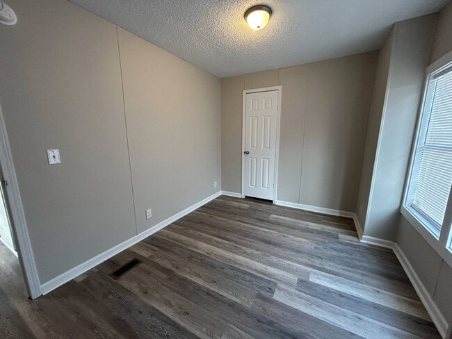 Building Photo - 52 White Oak Village