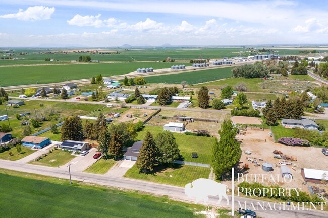 Building Photo - Charming Country Home on 2 Acres | 5 Bed | 3 Bath | Blackfoot, ID