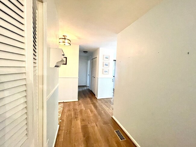 Building Photo - Spacious 6 bedroom home in Virginia Beach