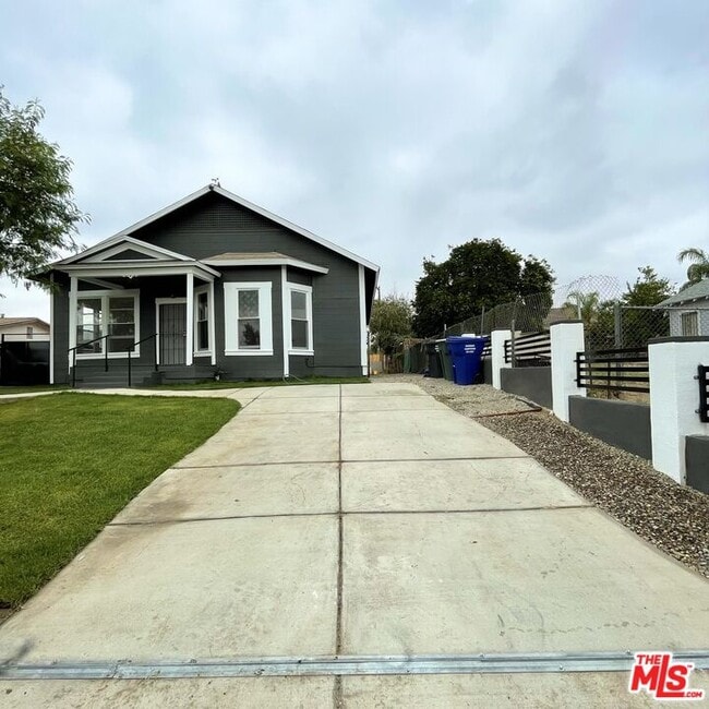 Building Photo - 1224 Lincoln St