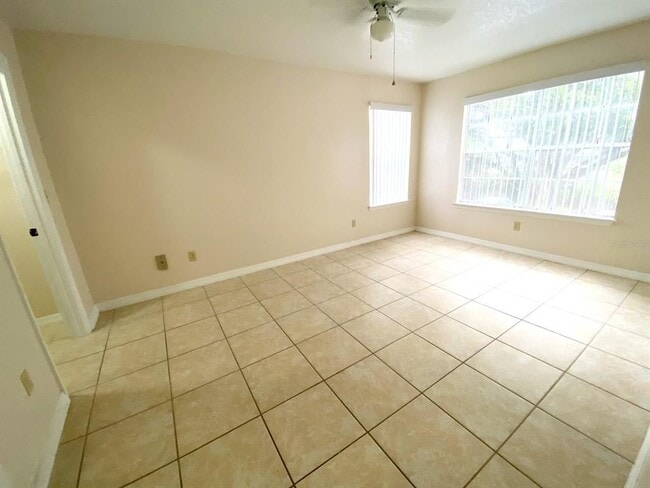 Building Photo - 2550 N Alafaya Trail