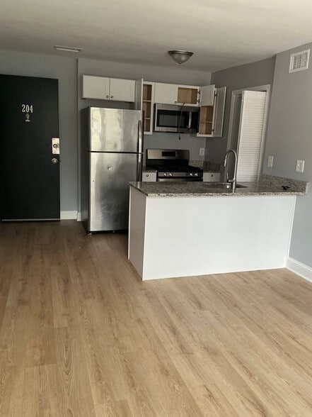 Building Photo - 1215 Alabama Ave SE