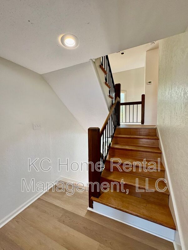 Building Photo - 10205 CedarBrooke Ln