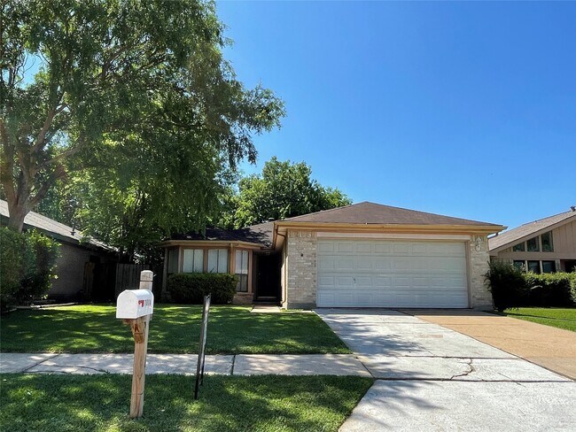 Building Photo - 7014 Caladero Dr