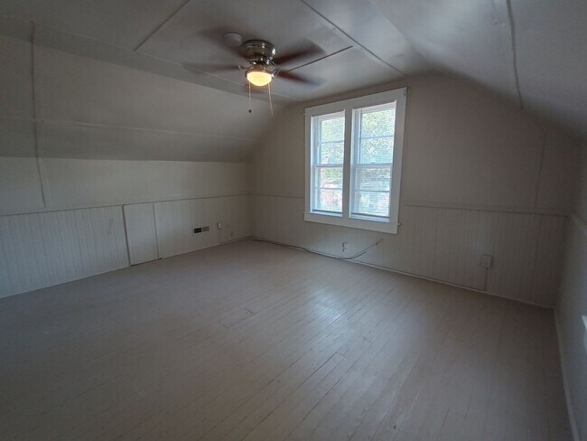 Building Photo - 3614 Bradley St SW