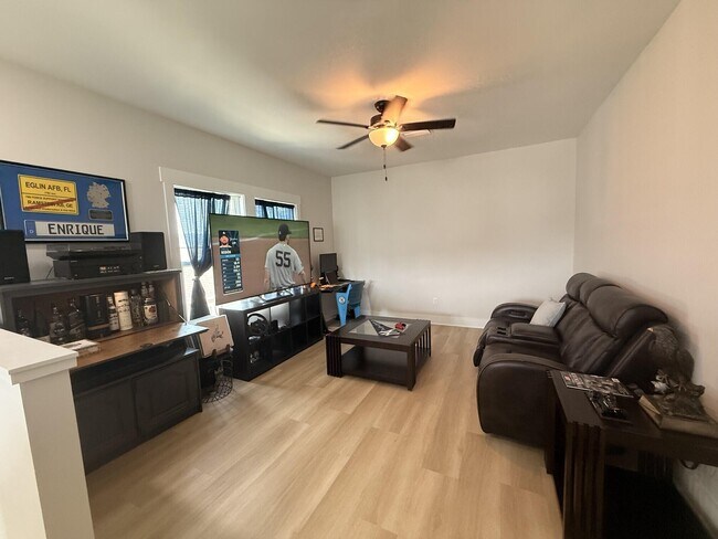 Building Photo - 206 Red Deer Run