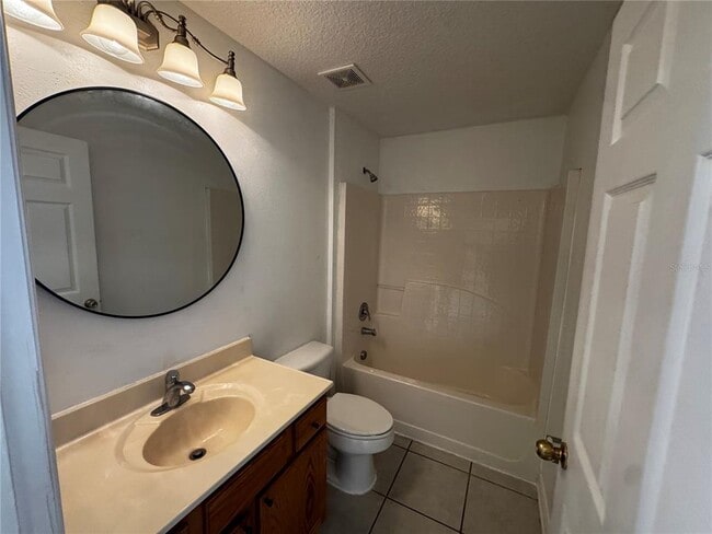 Building Photo - 1043 Vanderbilt Dr