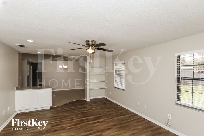 Building Photo - 419 Seahorse Cir SE
