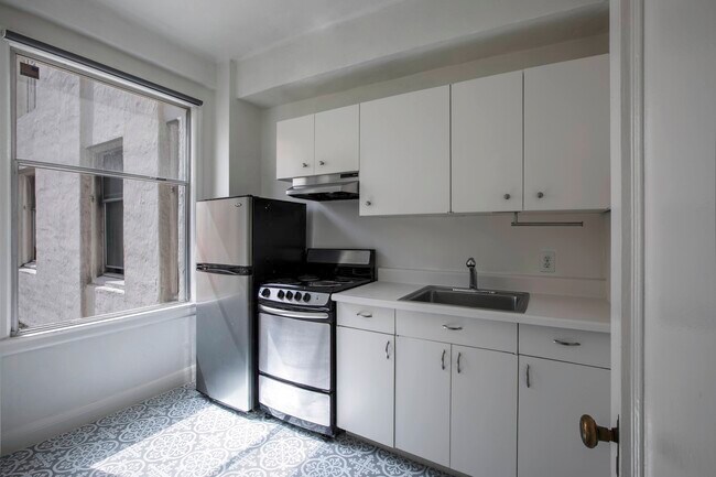 Building Photo - 631 Ofarrell St