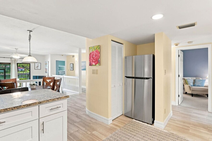 Building Photo - 15120 Ports of Iona Dr