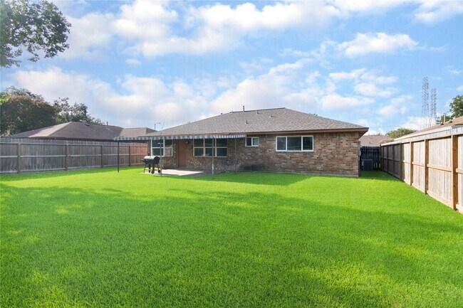 Building Photo - 4158 Bermuda Dr