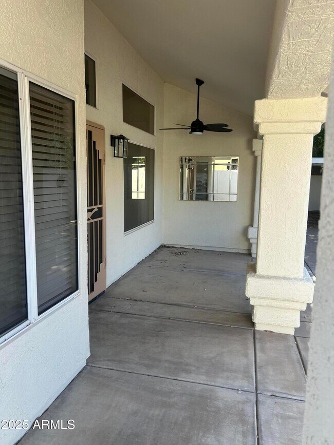 Building Photo - 1322 E Briarwood Terrace