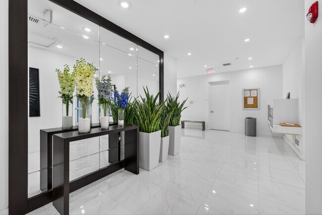 Building Photo - 1044 NE 18th Ave