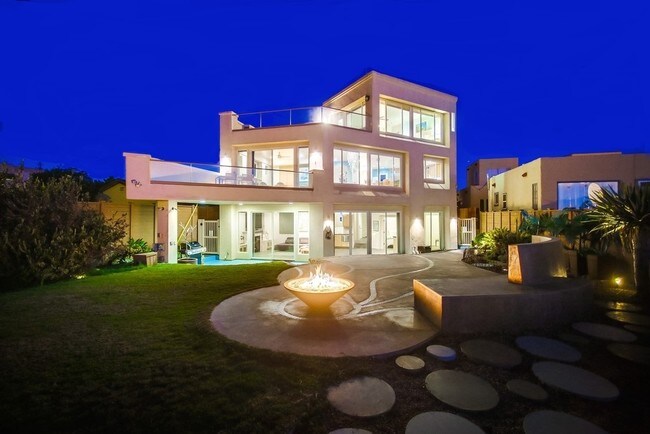 Building Photo - Ocean Front Vacation Rentals
