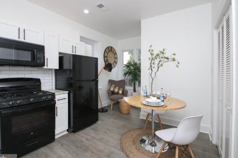 Building Photo - 631 E Locust Ave