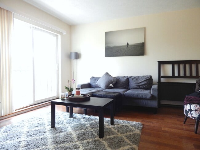 Building Photo - 605 Broad St