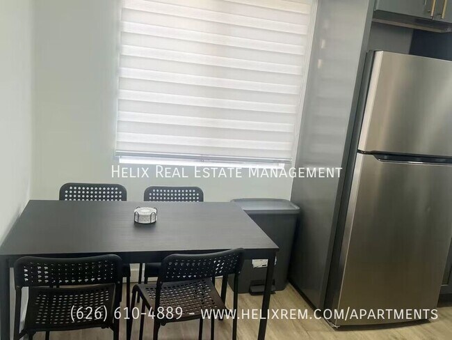 Building Photo - 523 E Live Oak Ave