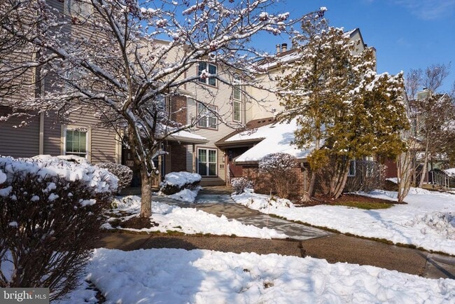 Building Photo - 7123 Elm Ct