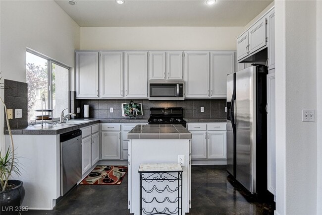Building Photo - 9244 Pitching Wedge Dr