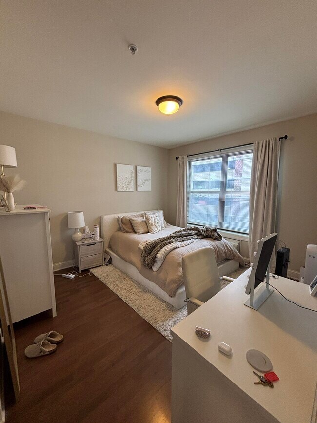 Building Photo - 100 Marshall St