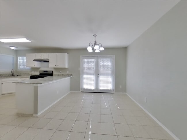 Building Photo - 12219 White River Dr