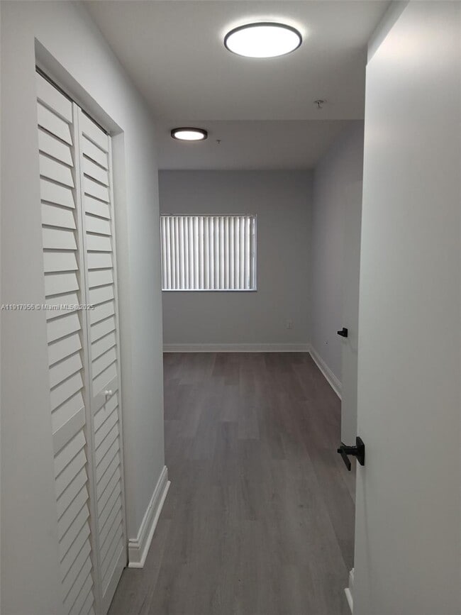 Building Photo - 7300 NW 114th Ave