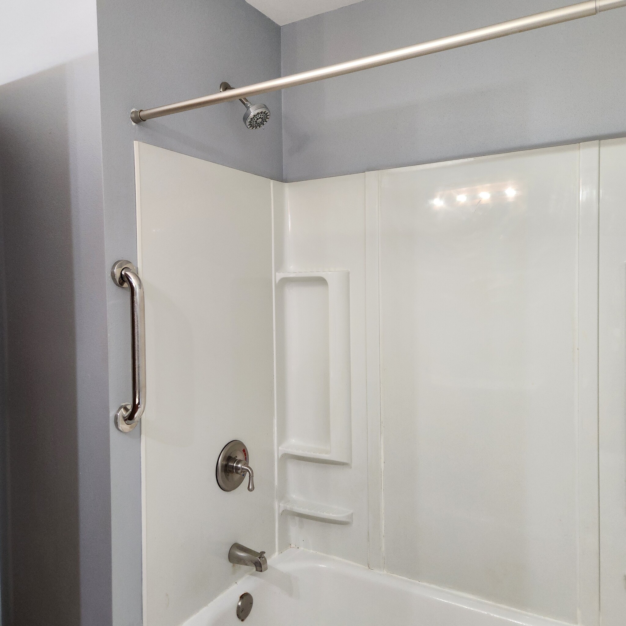 Shower - 524 Marshal Ct