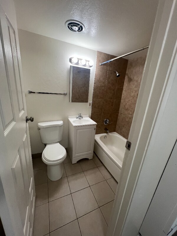 Building Photo - 240 Holly St