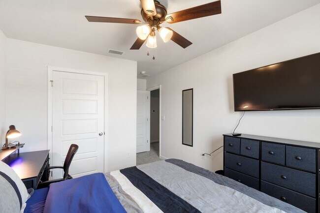 Building Photo - 5748 Belmont Stakes Rd