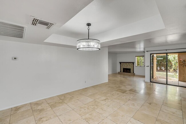 Building Photo - Charming 2-Bedroom, 2-Bath Condo in the He...