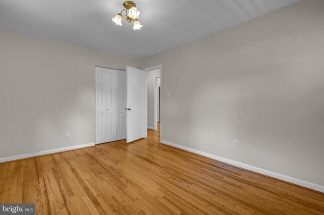 Building Photo - 8905 Valley Forge Dr