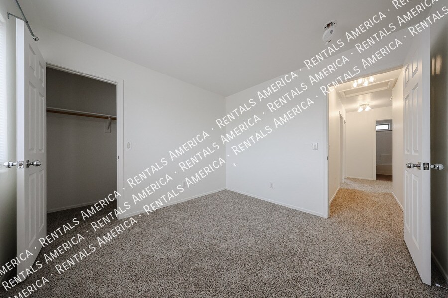 Building Photo - 1295 E Leaf Rd