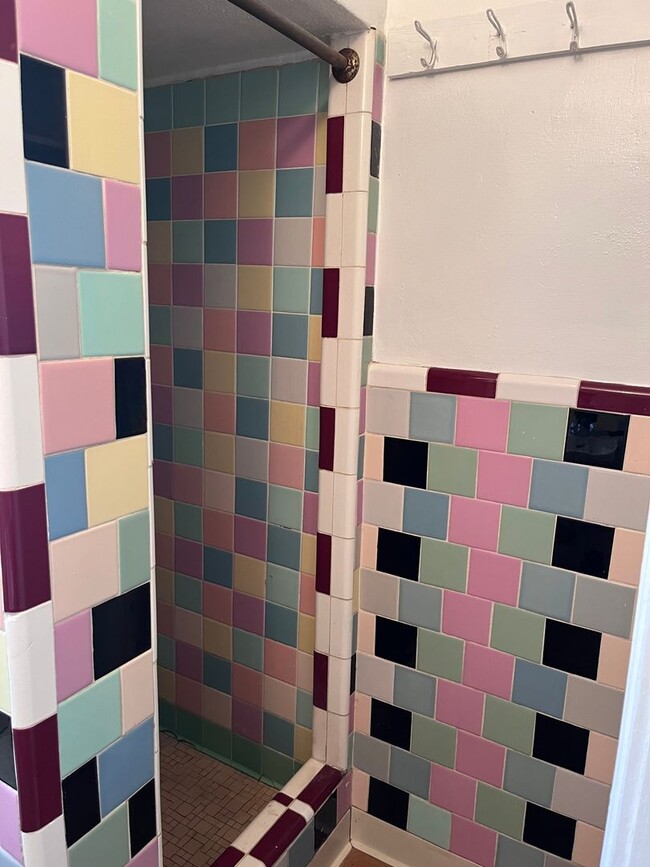 Building Photo - Adorable 1 bedroom near Kenwood!