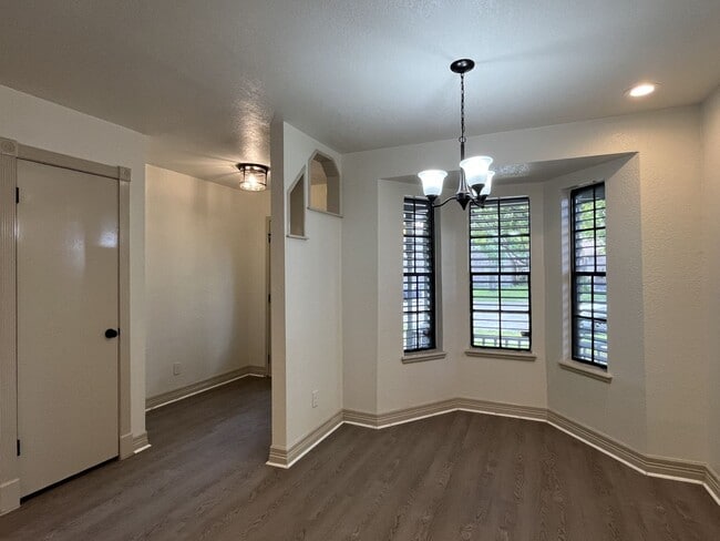 Building Photo - 3 Bedroom 2 Bath Southside!!