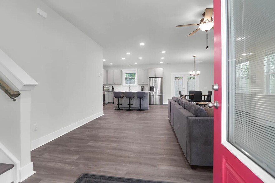 Building Photo - 2755 Tyler St