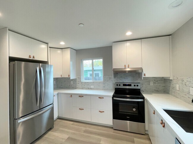 Building Photo - 1236 Hollyburne Ave