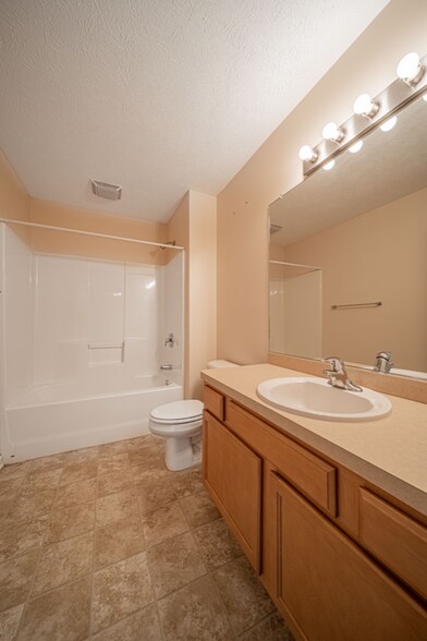 Building Photo - 6535 Bayside Dr