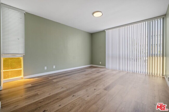 Building Photo - 848 18th St