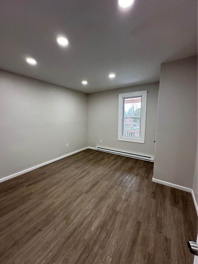 Building Photo - 1213 Pittston Ave