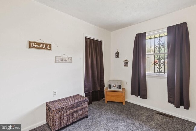 Building Photo - 638 Westwood Dr