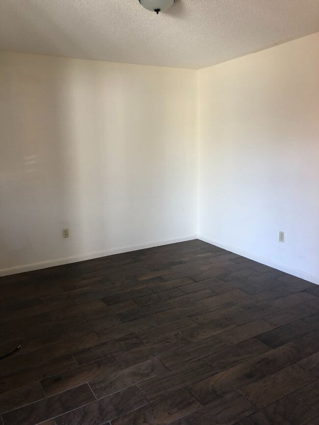 Building Photo - Monthly Paid Rent